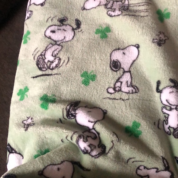 Peanuts SNOOPY St. Patrick’s Day Throw Blanket - Picture 7 of 8